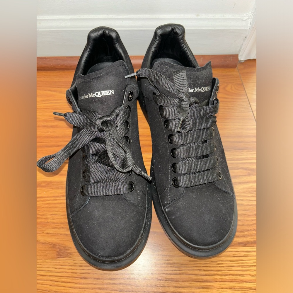 ALEXANDER MCQUEEN OVERSIZED LOW-TOP SNEAKERS IN BLACK SUEDE SIZE 42.5